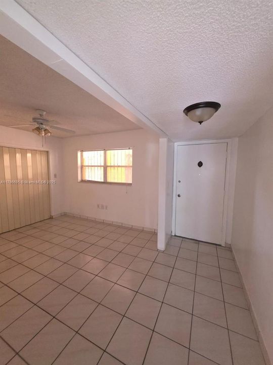 Vendido Recientemente: $219,900 (2 camas, 2 baños, 1006 Pies cuadrados)