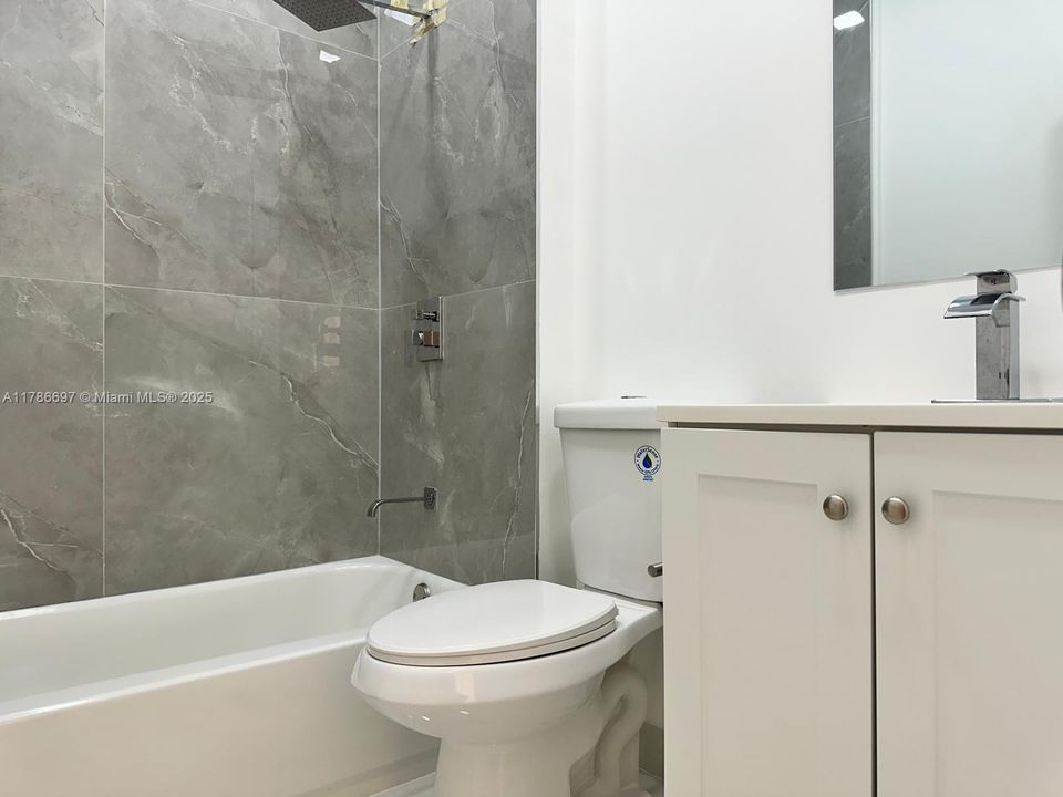 Recently Rented: $1,990 (2 beds, 2 baths, 807 Square Feet)