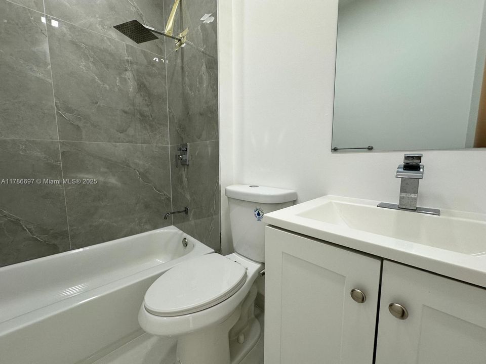 Recently Rented: $1,990 (2 beds, 2 baths, 807 Square Feet)