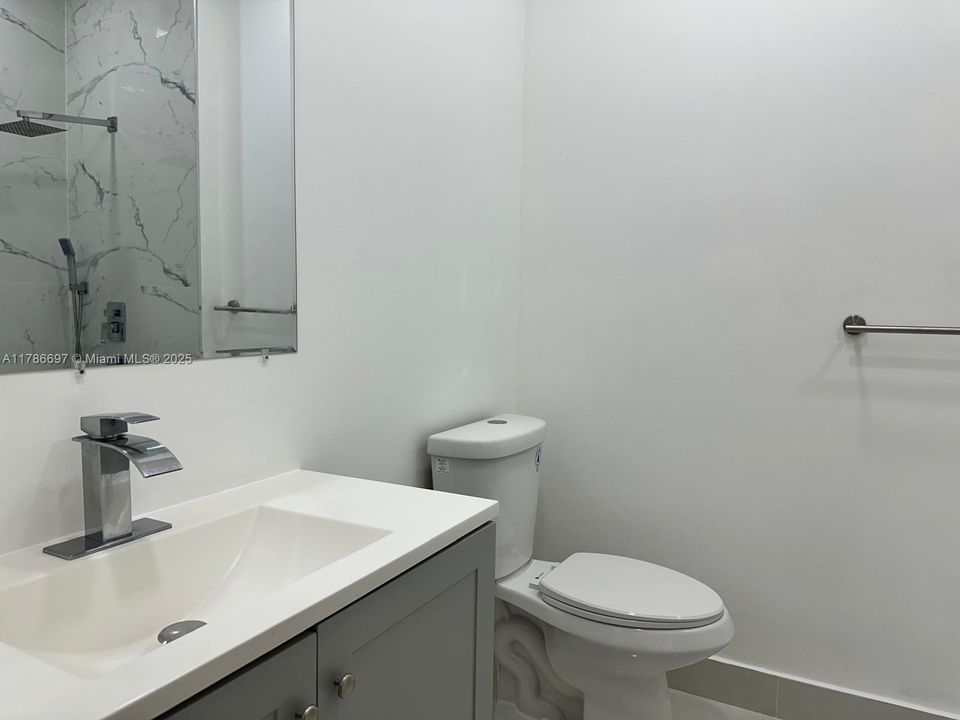 Recently Rented: $1,990 (2 beds, 2 baths, 807 Square Feet)