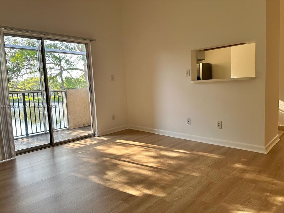 Recently Rented: $1,990 (2 beds, 2 baths, 807 Square Feet)