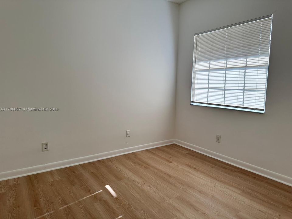 Recently Rented: $1,990 (2 beds, 2 baths, 807 Square Feet)