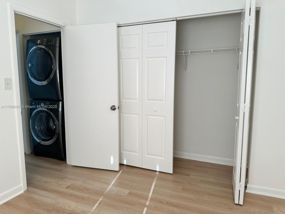 Recently Rented: $1,990 (2 beds, 2 baths, 807 Square Feet)