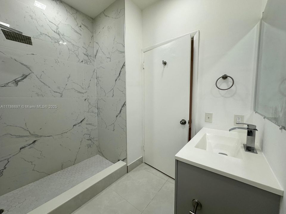 Recently Rented: $1,990 (2 beds, 2 baths, 807 Square Feet)