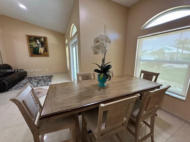 Recently Sold: $595,000 (3 beds, 2 baths, 1571 Square Feet)