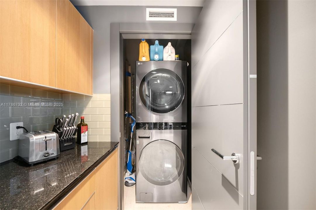 Vendido Recientemente: $497,500 (1 camas, 1 baños, 963 Pies cuadrados)