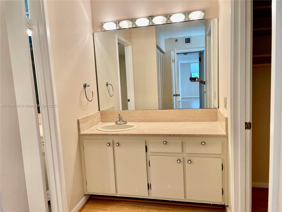 Недавно арендовано: $4,500 (2 спален, 2 ванн, 1435 Квадратных фут)