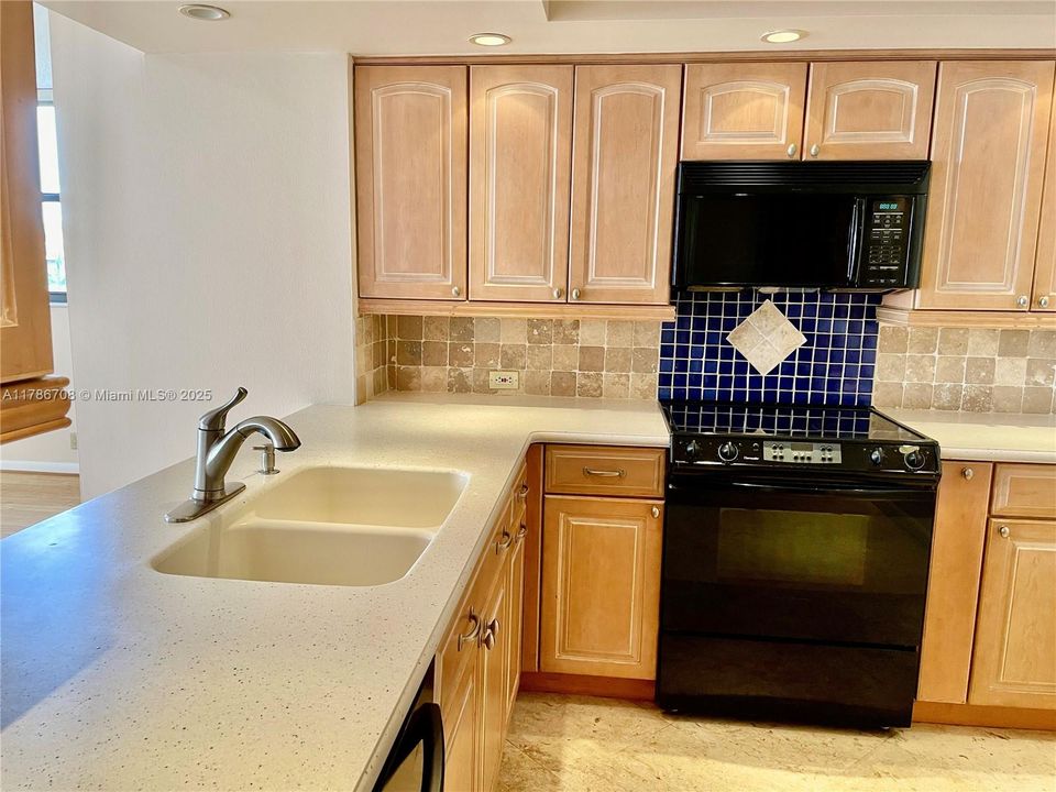 Недавно арендовано: $4,500 (2 спален, 2 ванн, 1435 Квадратных фут)