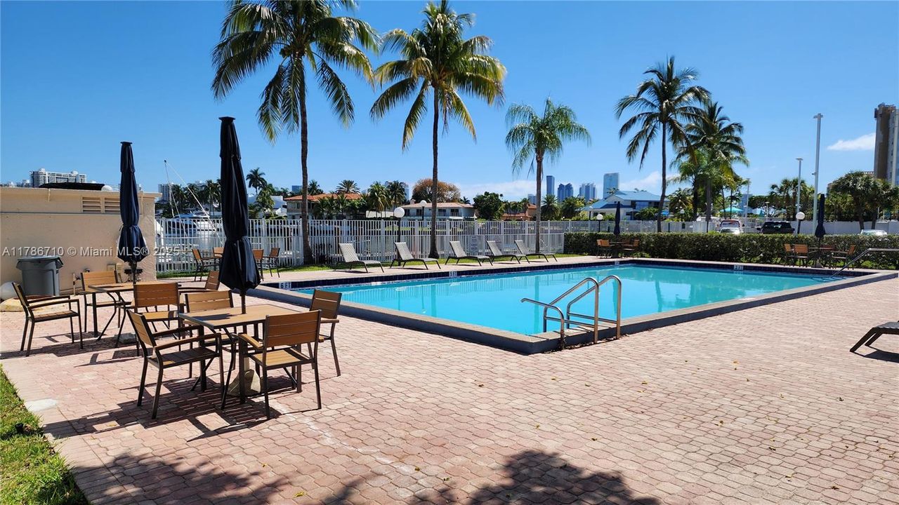 Recently Rented: $1,650 (1 beds, 1 baths, 842 Square Feet)