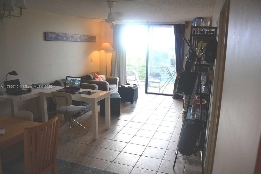 Recently Rented: $1,650 (1 beds, 1 baths, 842 Square Feet)