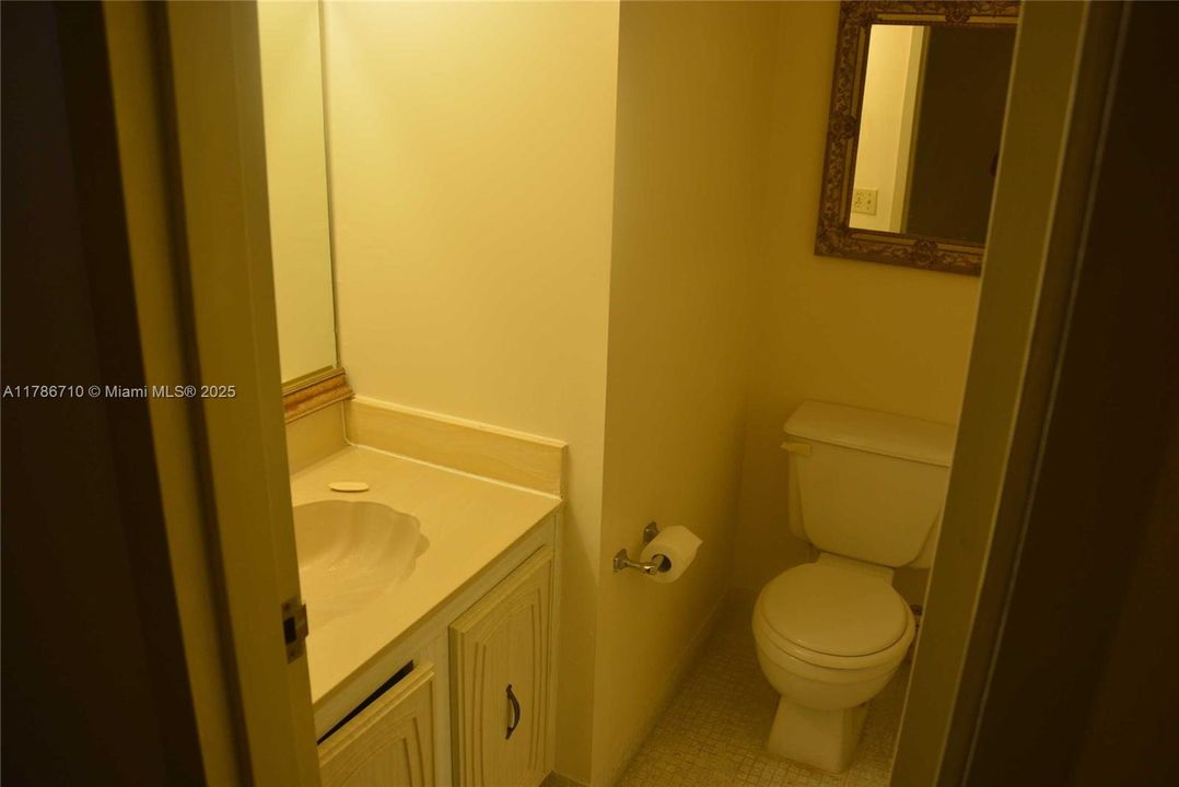 Recently Rented: $1,650 (1 beds, 1 baths, 842 Square Feet)