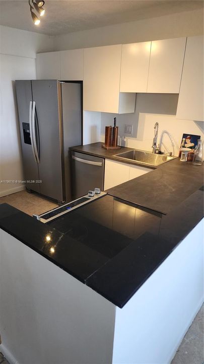 Recently Rented: $1,650 (1 beds, 1 baths, 842 Square Feet)