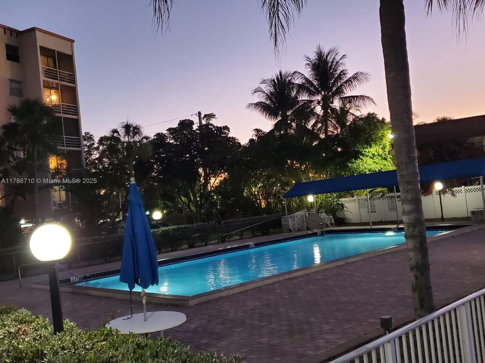 Recently Rented: $1,650 (1 beds, 1 baths, 842 Square Feet)