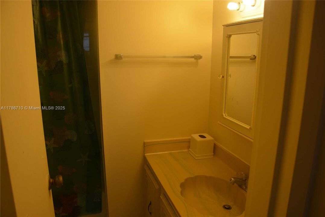 Recently Rented: $1,650 (1 beds, 1 baths, 842 Square Feet)