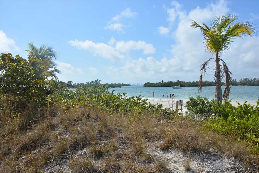 Recently Rented: $1,650 (1 beds, 1 baths, 842 Square Feet)