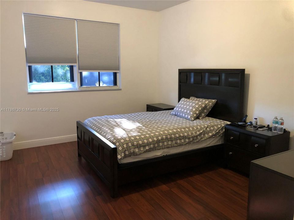 Recientemente alquilado: $2,500 (3 camas, 3 baños, 1382 Pies cuadrados)