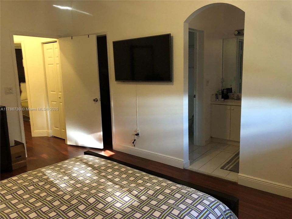 Recientemente alquilado: $2,500 (3 camas, 3 baños, 1382 Pies cuadrados)