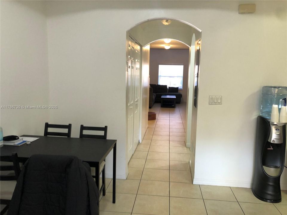 Recientemente alquilado: $2,500 (3 camas, 3 baños, 1382 Pies cuadrados)