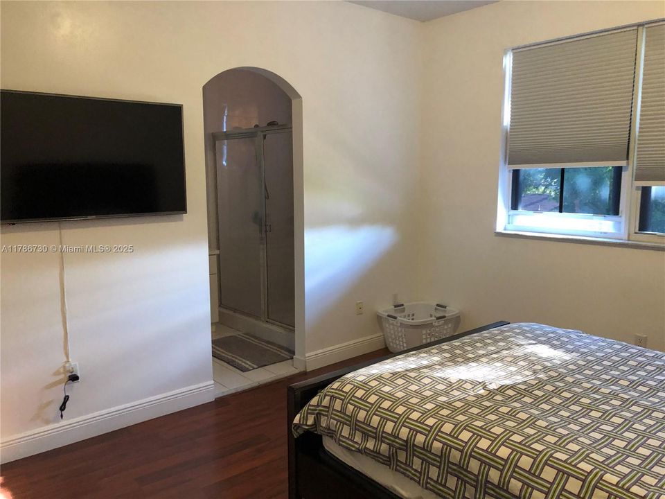 Recientemente alquilado: $2,500 (3 camas, 3 baños, 1382 Pies cuadrados)