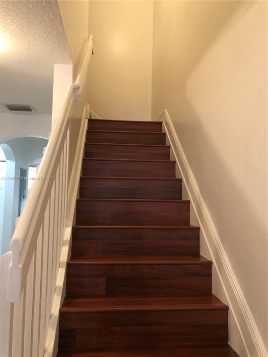 Recientemente alquilado: $2,500 (3 camas, 3 baños, 1382 Pies cuadrados)