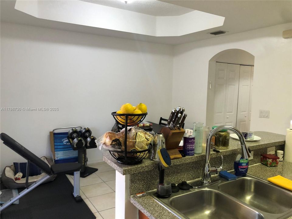 Recientemente alquilado: $2,500 (3 camas, 3 baños, 1382 Pies cuadrados)