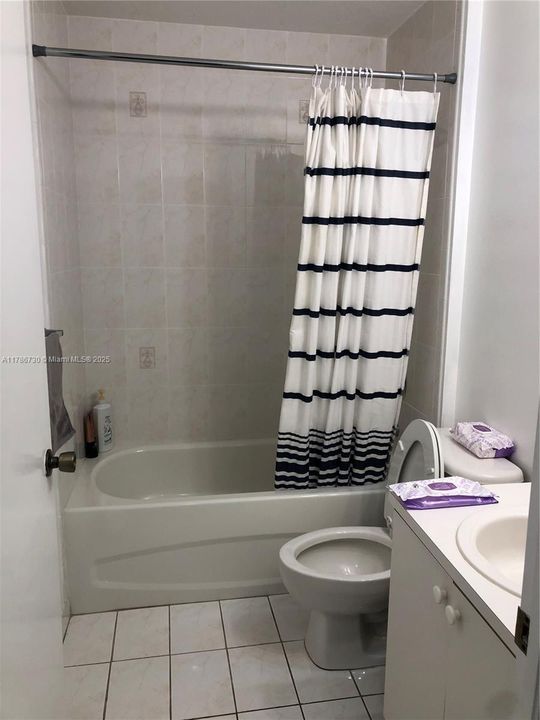 Recientemente alquilado: $2,500 (3 camas, 3 baños, 1382 Pies cuadrados)