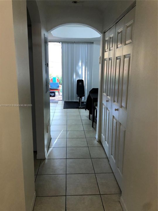 Recientemente alquilado: $2,500 (3 camas, 3 baños, 1382 Pies cuadrados)