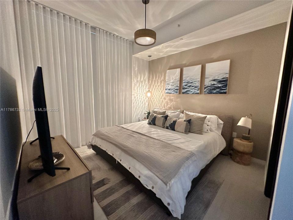 最近租的: $10,000 (2 贝兹, 2 浴室, 1236 平方英尺)