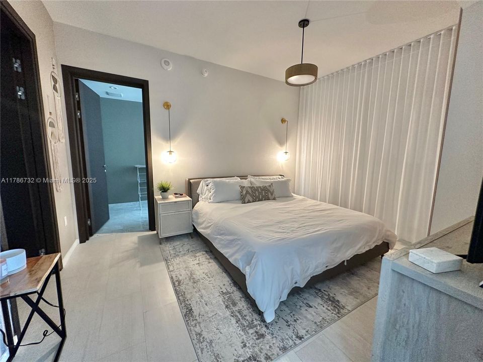 最近租的: $10,000 (2 贝兹, 2 浴室, 1236 平方英尺)