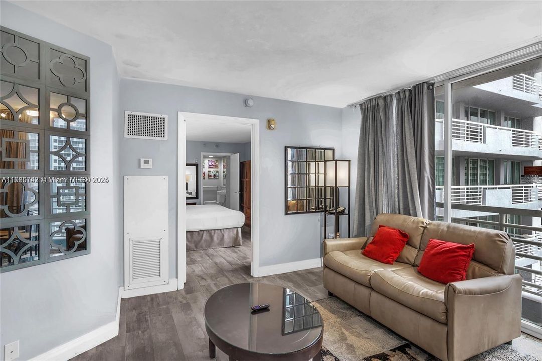 最近售出: $135,999 (1 贝兹, 1 浴室, 470 平方英尺)