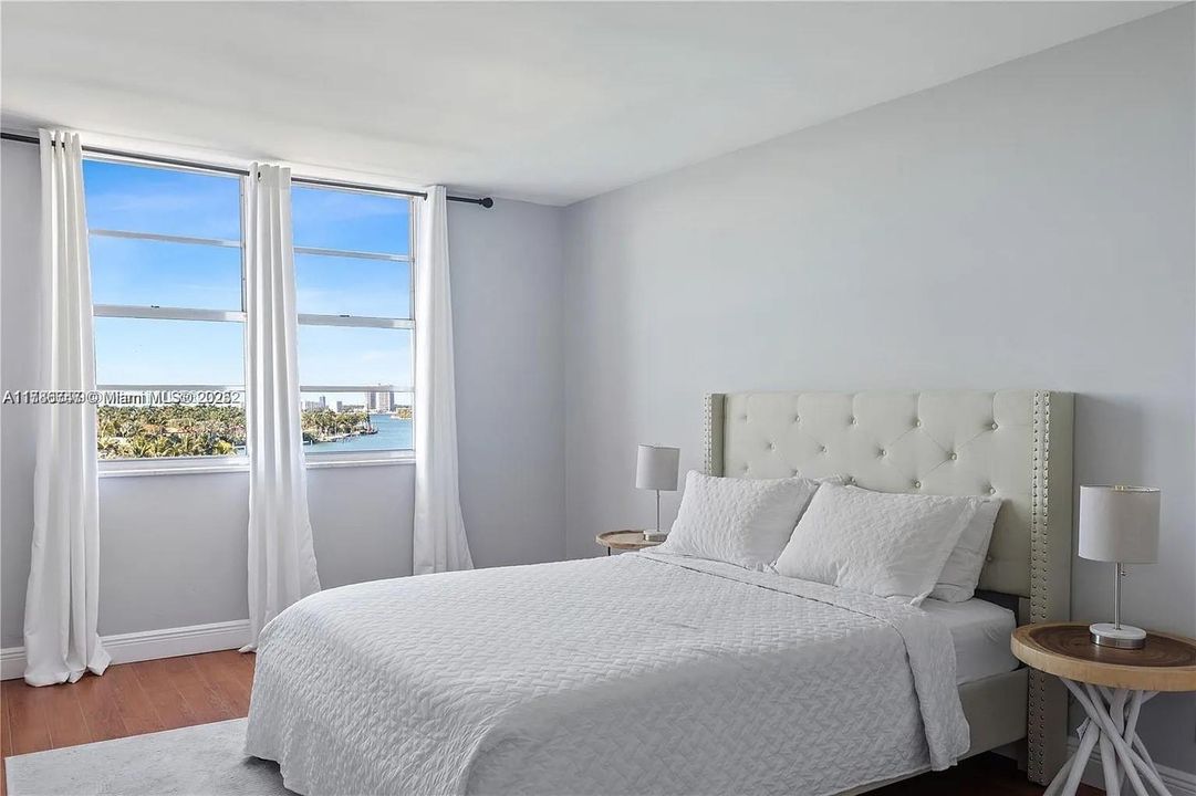 最近租的: $4,000 (2 贝兹, 2 浴室, 1326 平方英尺)