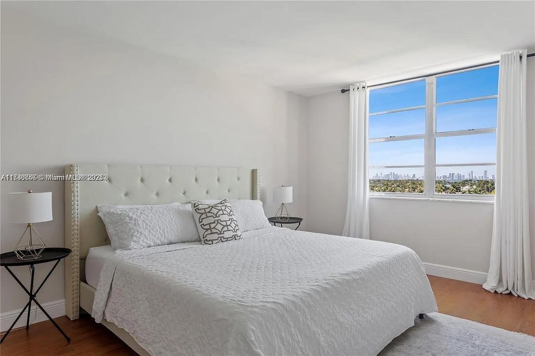 最近租的: $4,000 (2 贝兹, 2 浴室, 1326 平方英尺)