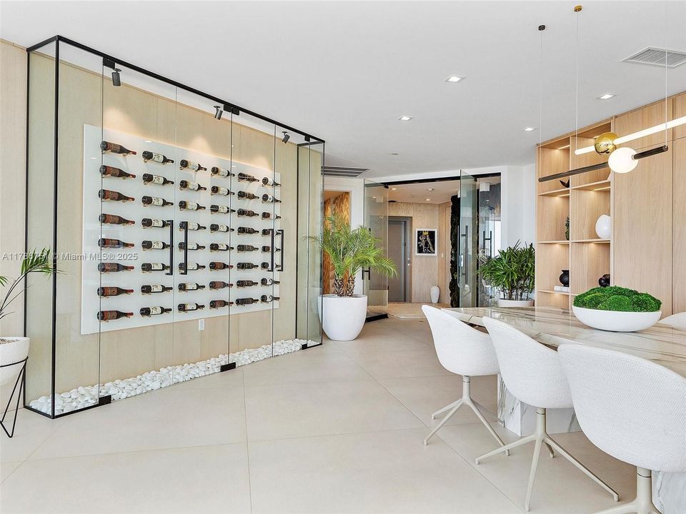 出租: $20,000 (4 贝兹, 3 浴室, 3308 平方英尺)