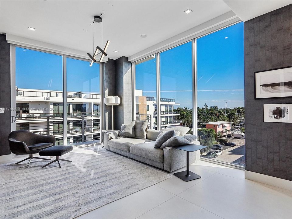 出租: $20,000 (4 贝兹, 3 浴室, 3308 平方英尺)