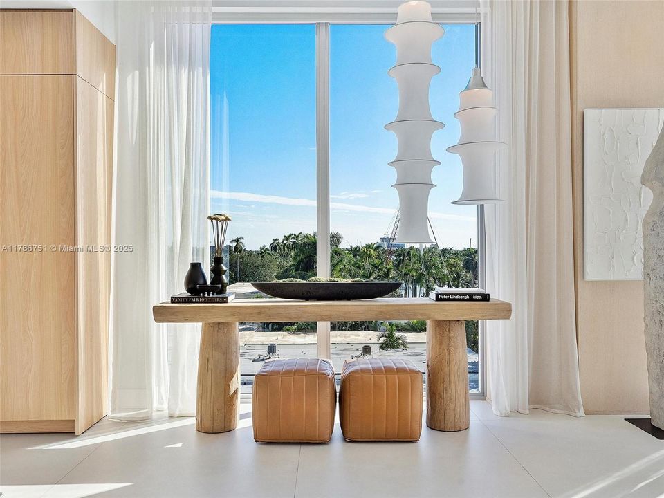 出租: $20,000 (4 贝兹, 3 浴室, 3308 平方英尺)