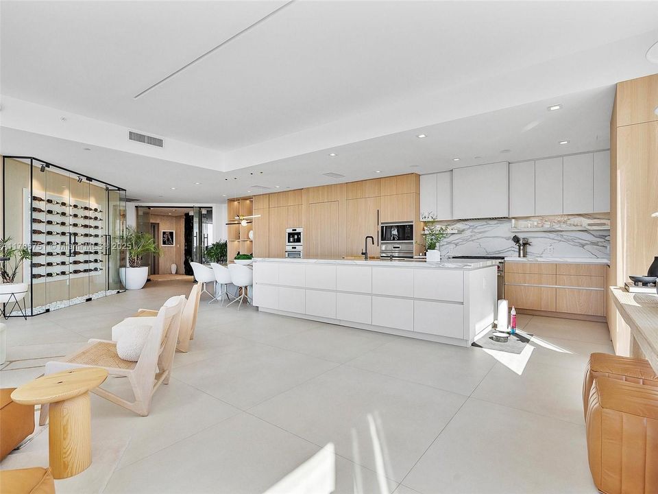 出租: $20,000 (4 贝兹, 3 浴室, 3308 平方英尺)