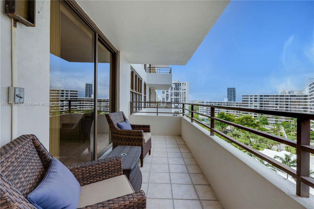 Recientemente alquilado: $2,750 (2 camas, 2 baños, 1280 Pies cuadrados)