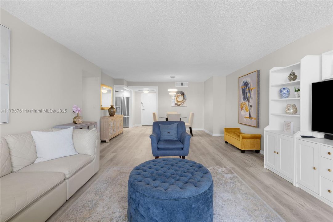 Recientemente alquilado: $2,750 (2 camas, 2 baños, 1280 Pies cuadrados)