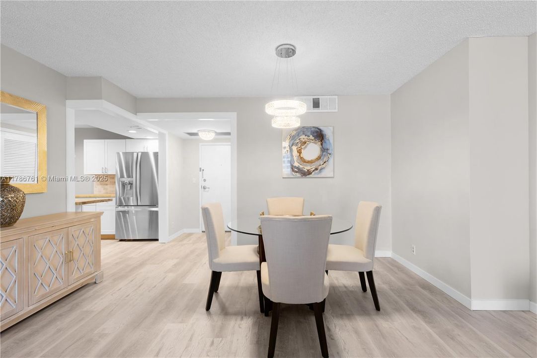 Recientemente alquilado: $2,750 (2 camas, 2 baños, 1280 Pies cuadrados)