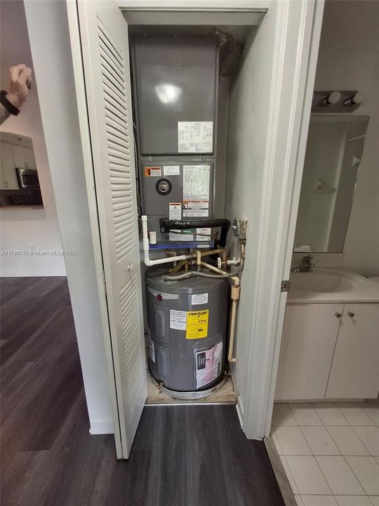 Recently Sold: $255,000 (2 beds, 2 baths, 817 Square Feet)