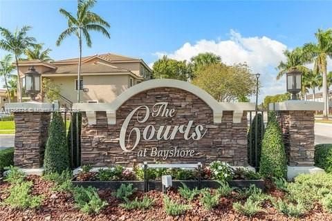 Recently Sold: $255,000 (2 beds, 2 baths, 817 Square Feet)