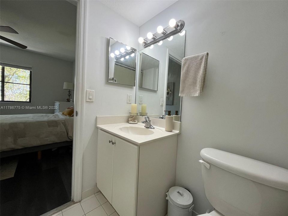 Recently Sold: $255,000 (2 beds, 2 baths, 817 Square Feet)