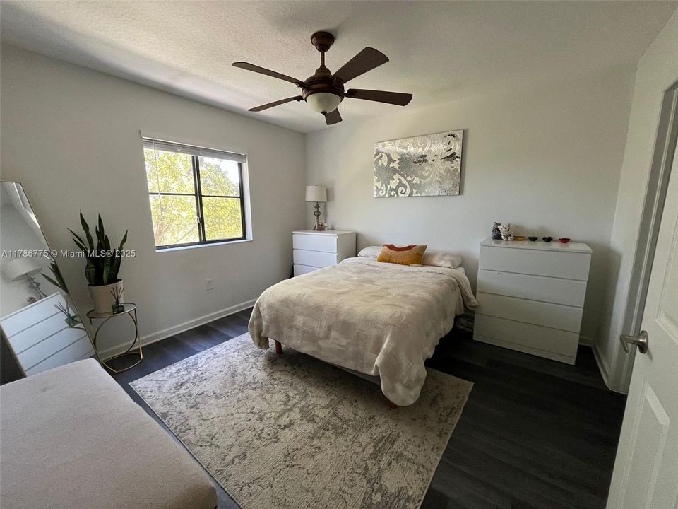 Recently Sold: $255,000 (2 beds, 2 baths, 817 Square Feet)