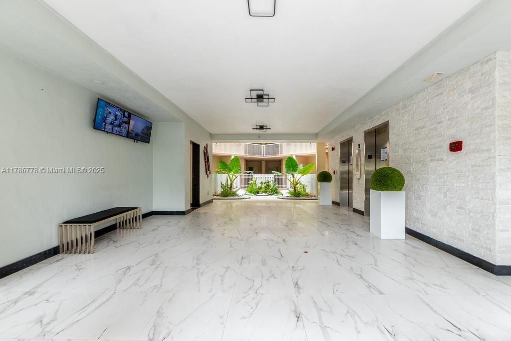 Recently Rented: $3,000 (2 beds, 2 baths, 1710 Square Feet)