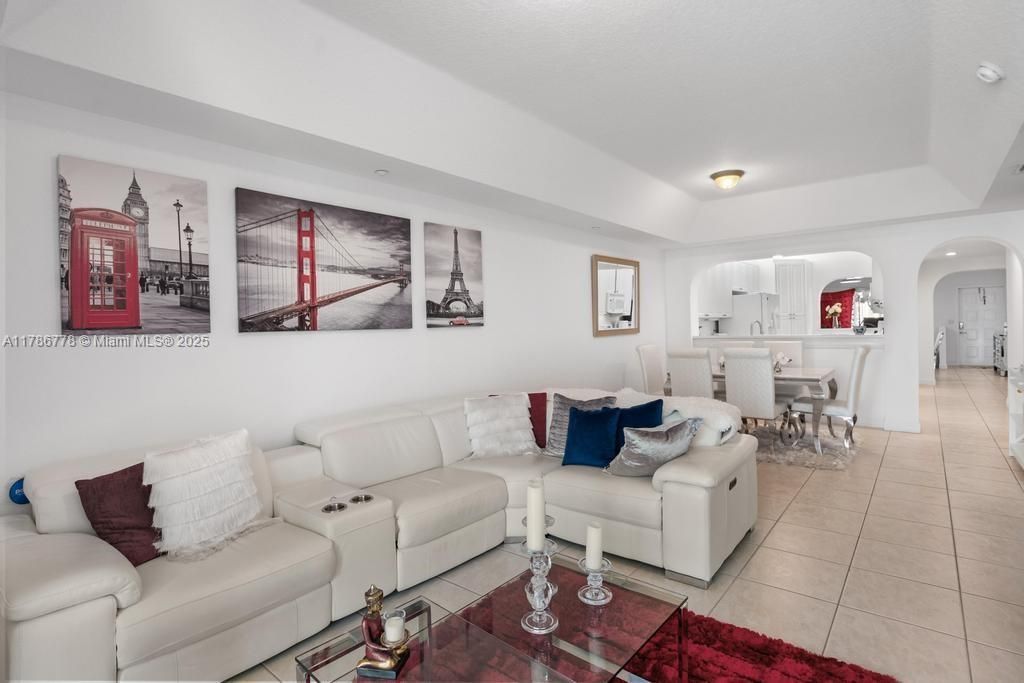 Recently Rented: $3,000 (2 beds, 2 baths, 1710 Square Feet)