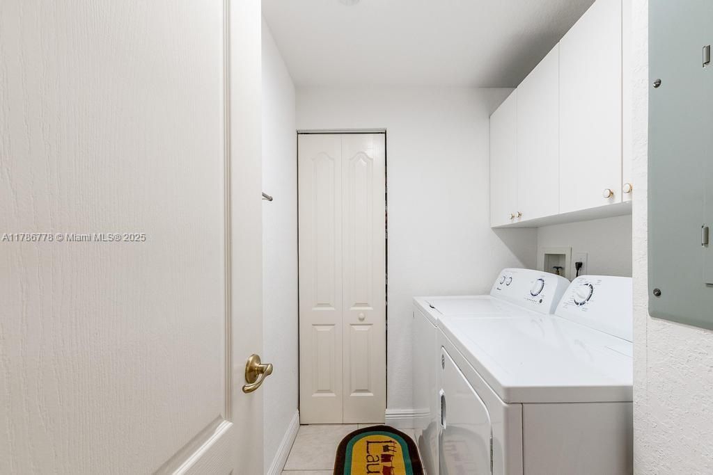 Recently Rented: $3,000 (2 beds, 2 baths, 1710 Square Feet)