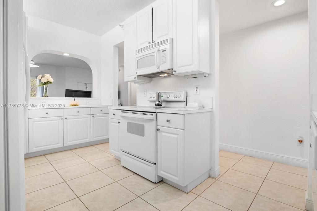 Recently Rented: $3,000 (2 beds, 2 baths, 1710 Square Feet)