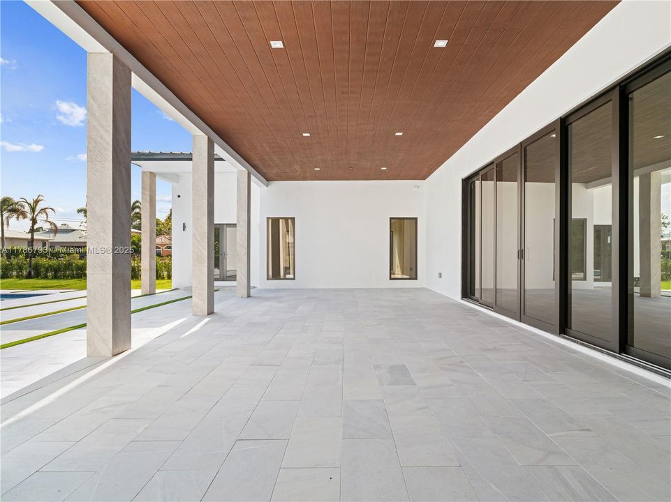 Recently Sold: $4,599,900 (6 beds, 6 baths, 7022 Square Feet)