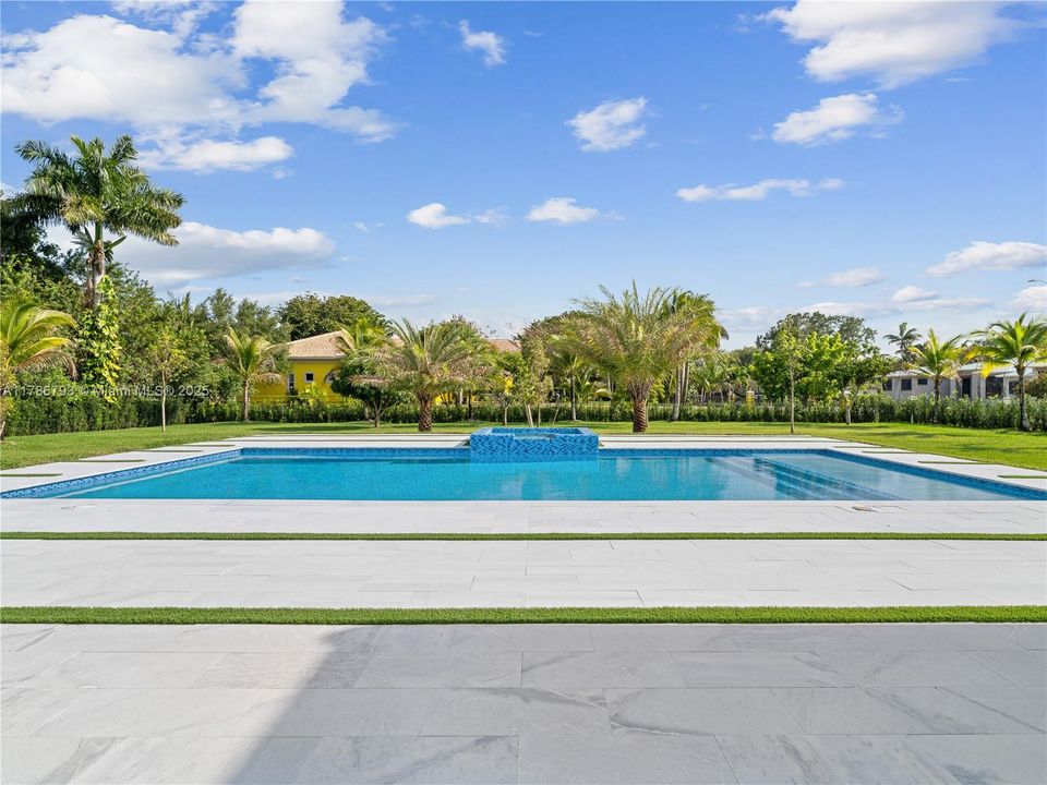 Recently Sold: $4,599,900 (6 beds, 6 baths, 7022 Square Feet)