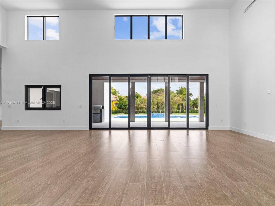 Recently Sold: $4,599,900 (6 beds, 6 baths, 7022 Square Feet)